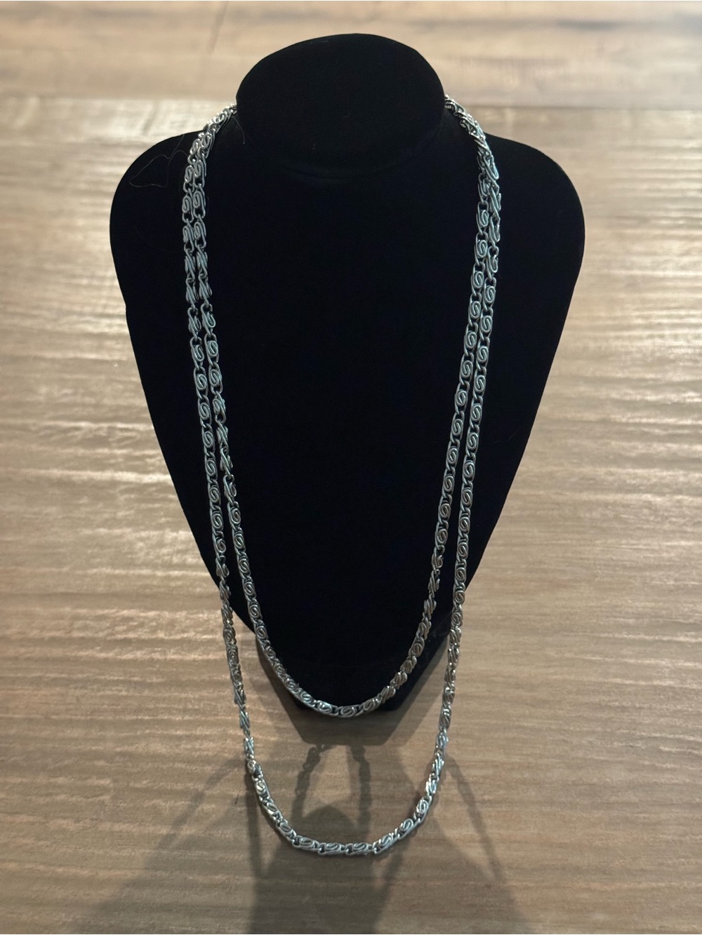 Elegant Silver-Tone Byzantine link chain. 24 inches unbranded untested